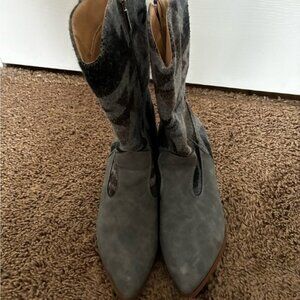 Stylish Gray Women's Boots